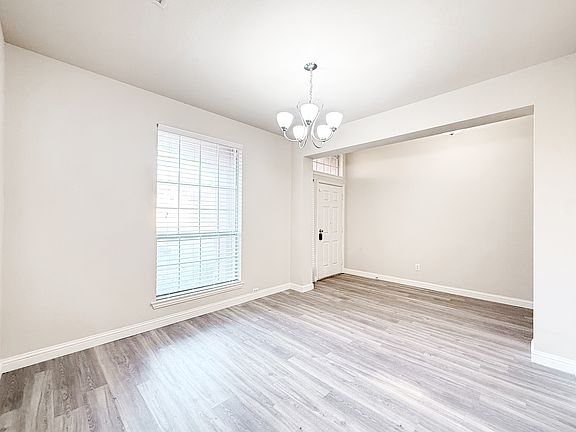 5th image of 4843 Crown Dr