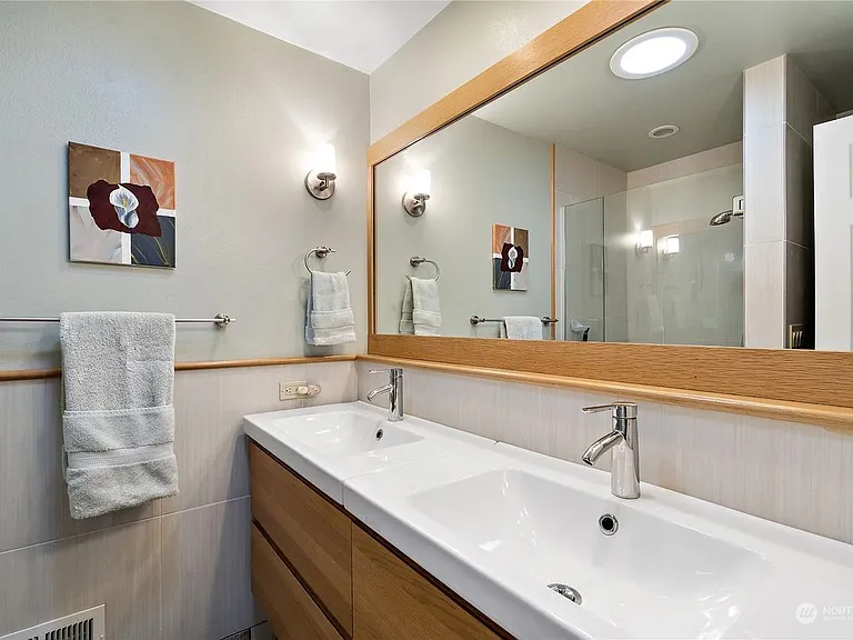 13717 NE 70th Pl — Photo 5