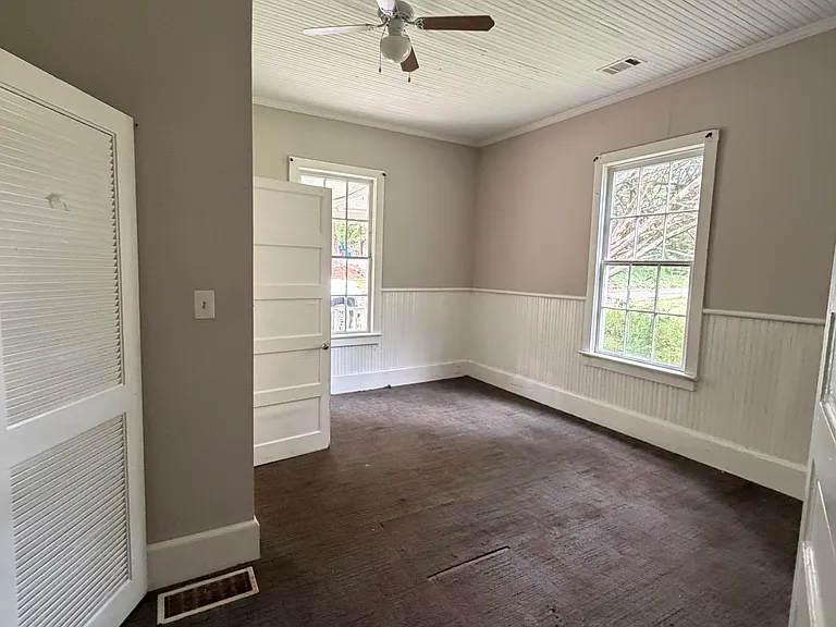 260 Hill St — Photo 8