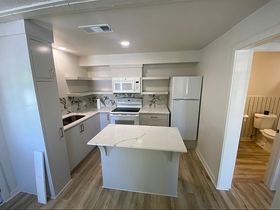 3rd image of 330 Porter Ave APT B