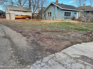 717 S 8th St, Sunnyside, WA 98944