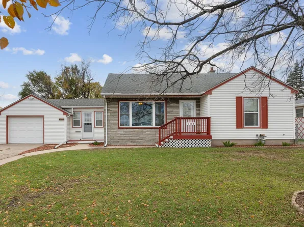 1180 Hewitt Ave, Saint Paul, MN 55104