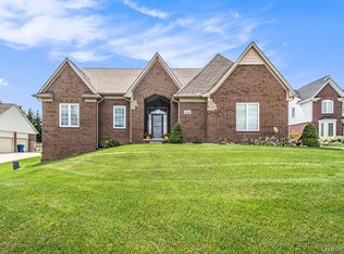 646 Red Bank Dr, White Lake, MI