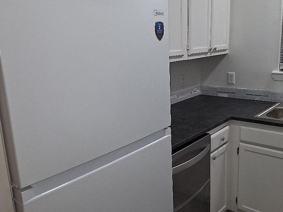 5th image of 614 Montclair Dr APT D