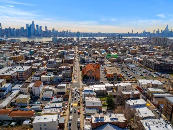 705 8th Street image 32 of 34