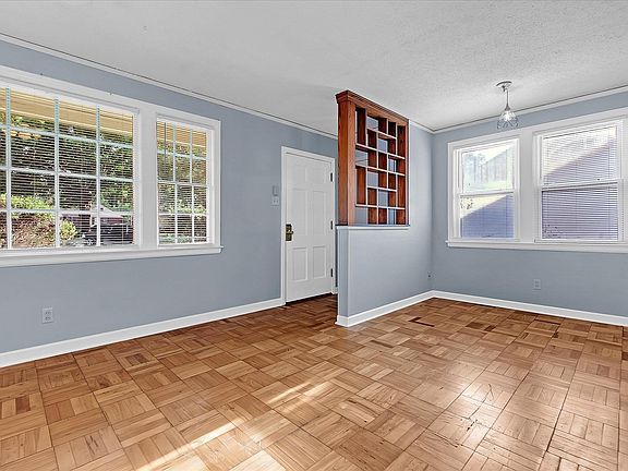 4th image of 3996 Canterbury Dr