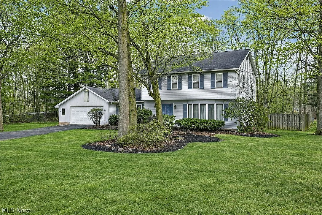 840 Carriage Hill Dr photo 1