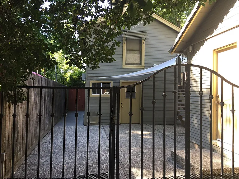 484 1/2 E 3rd Ave — Photo 4