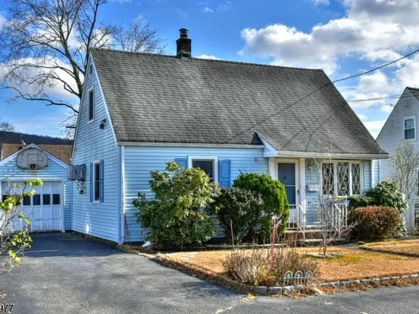 72 Burnside Pl, Wanaque Boro, NJ 07420