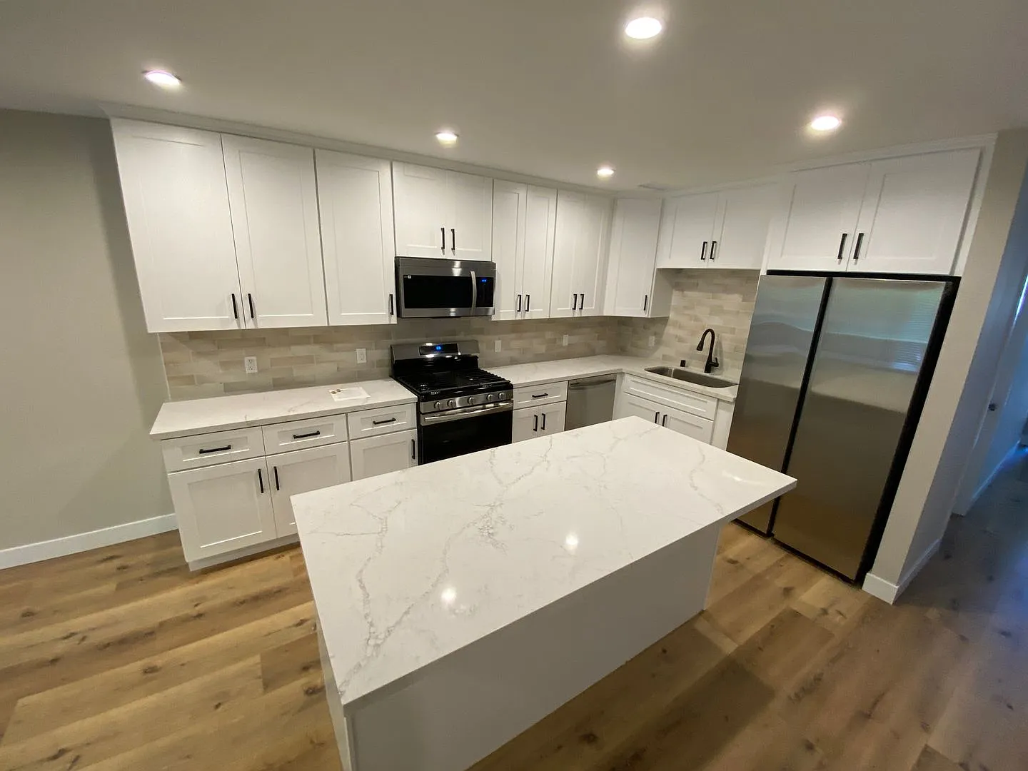 4BD/2BA Easy Walk to Campus — Photo 4