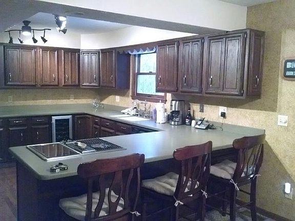 Spacious Kitchen with pantry