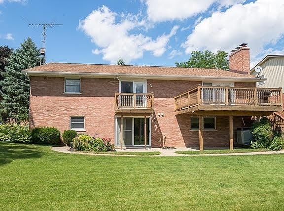 4th image of 2321 Delaware Dr