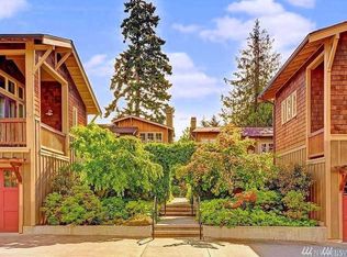 828 Madison Ave N, Bainbridge Island, WA 98110