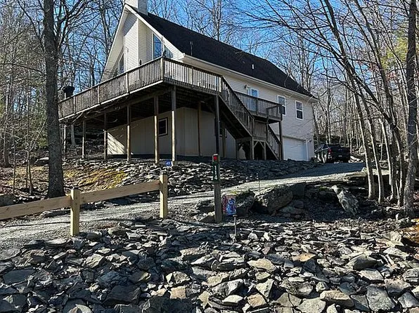 114 Plateau Dr, Lackawaxen, PA 18435