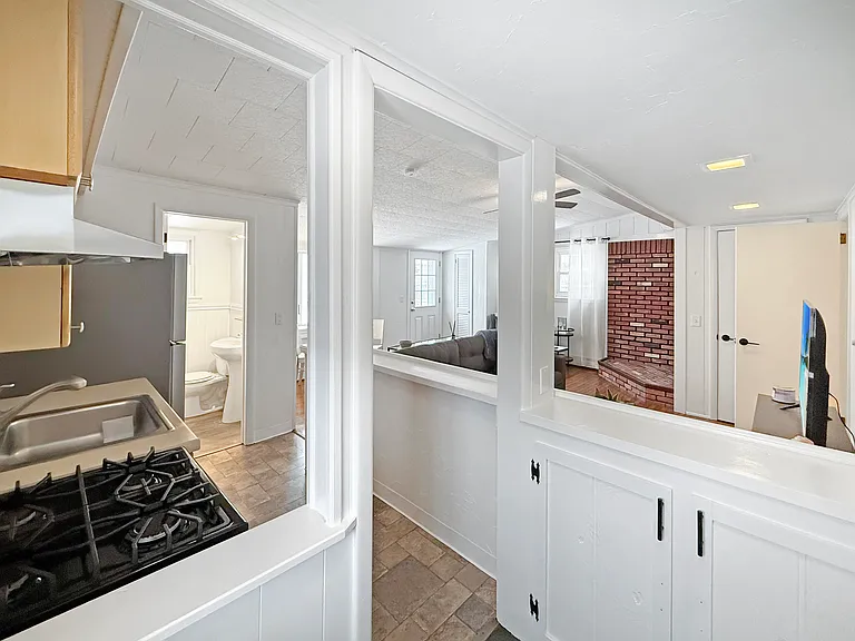 839 Pond View Rd — Photo 17