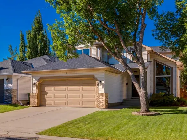 37 N Douglasview Cir SE, Calgary, AB T2Z 2P4