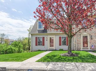 142 Pointe Ridge Dr, York, PA 17402