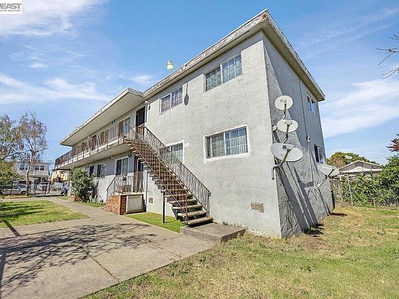 2nd image of 2828 22nd Ave