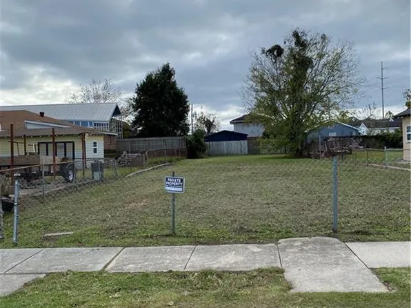 9318 Pritchard Pl, New Orleans, LA 70118