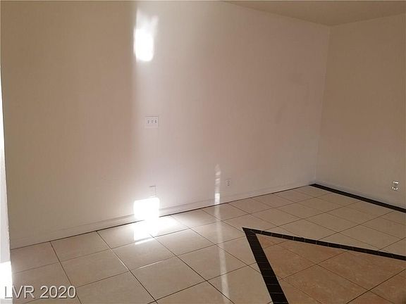 4th image of 4004 Espanita Ave