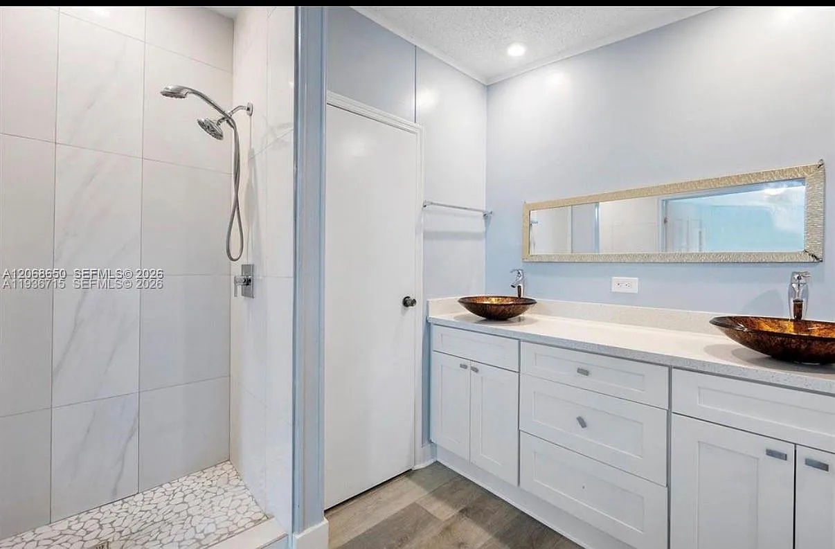 Americana Village Condo — Photo 4