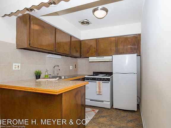 4th image of 421-31 W Barry Ave #532