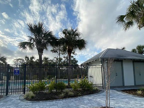 4th image of 4921 Leeward Dr