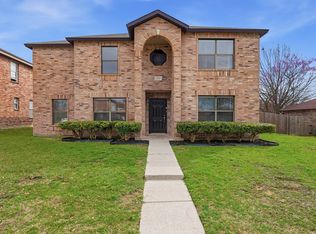 304 Sandlewood Ln, Cedar Hill, TX 75104