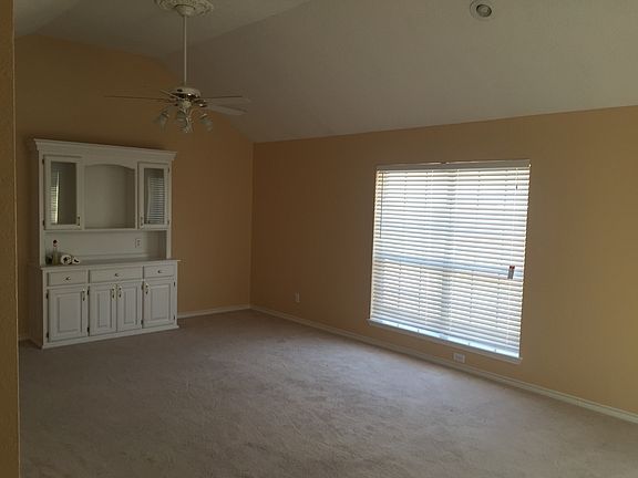 3rd image of 10 N Park Dr