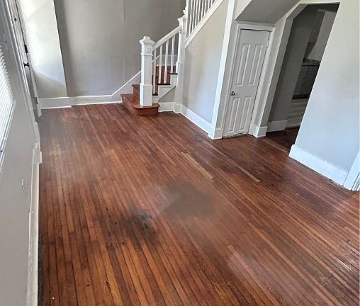 3rd image of 526 Arnold Ave