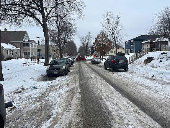 5th image of 3743 Queen Ave N