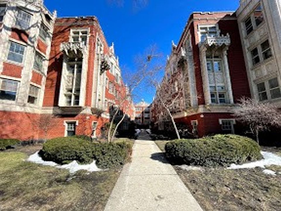 1st image of 226 N Oak Park Ave APT 3O