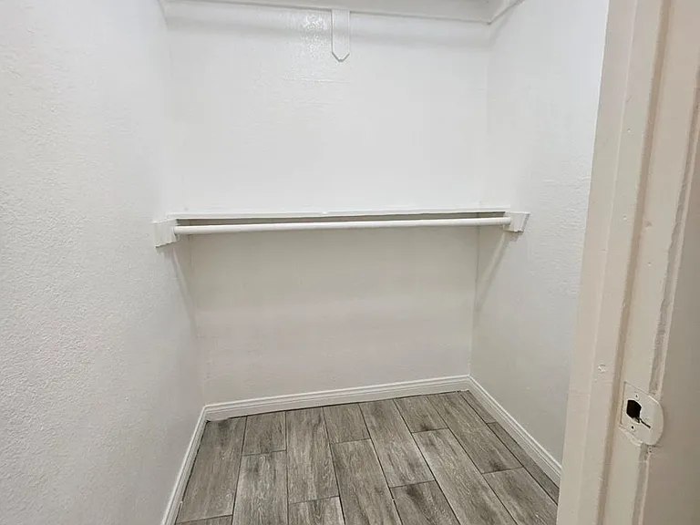 1509 E Harmon Ave — Photo 7