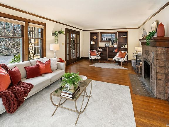 3rd image of 5036 7th Ave NE