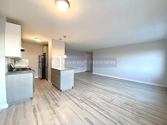 4th image of 111 Wadsworth Ave APT 21D