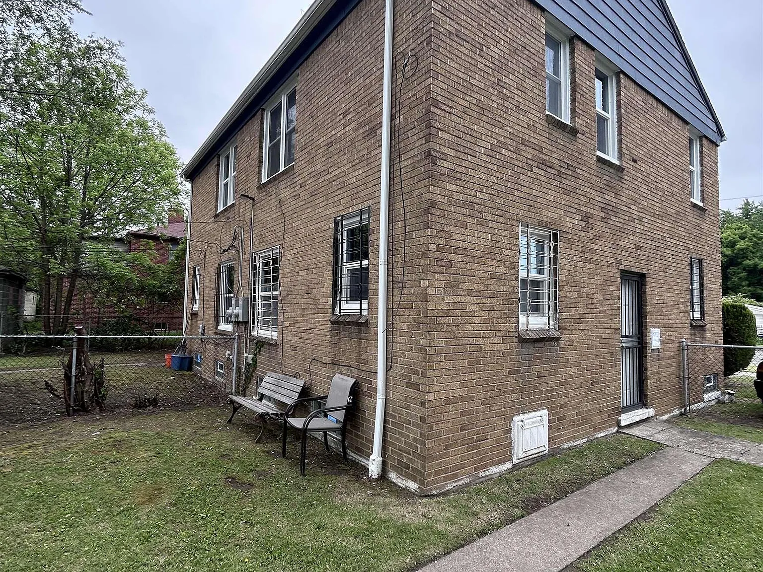 2 bed, 1.0 bath, 1425 sqft, $1,200 — Photo 3