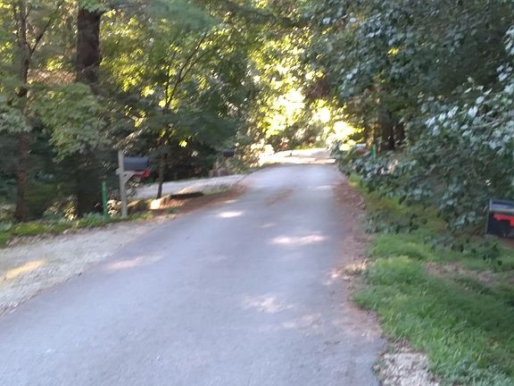 5th image of 47 Autumn Ln