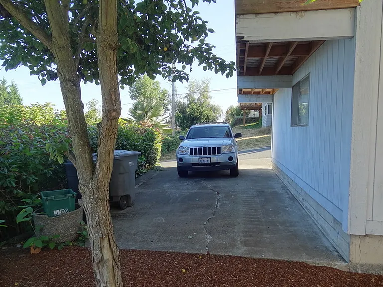 402 Lind Ave NW — Photo 17