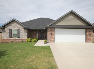 1021 Maple View St, Springdale, AR 72762