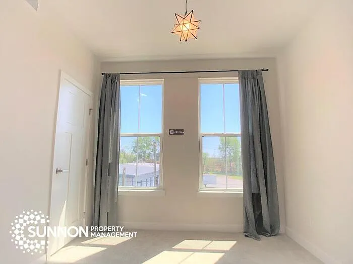 462 W Tremont Ave — Photo 16
