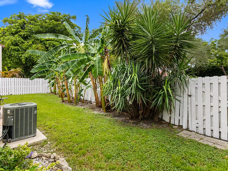 13945 Langley Pl — Photo 11