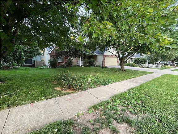 5th image of 2807 N 39th Ter