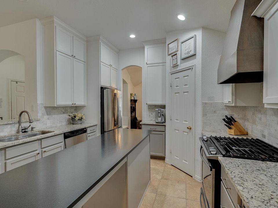 1st image of 301 Cadbury Dr