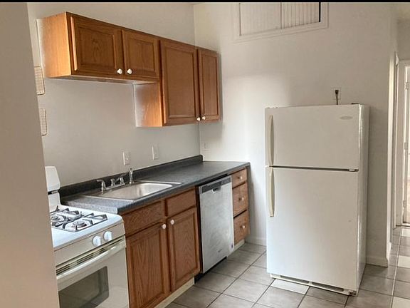 3rd image of 502 Dickinson St Floor 2