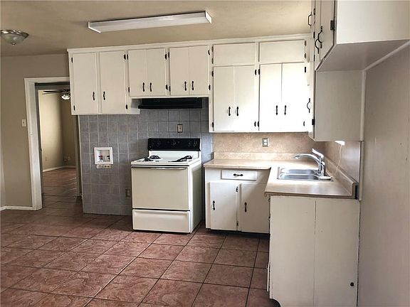 5th image of 5201 Madella St