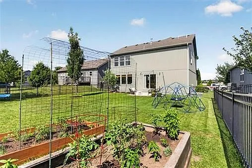 8905 SW 8th St — Photo 34