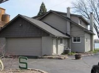 945 Stratton Dr, Waterford, MI 48328