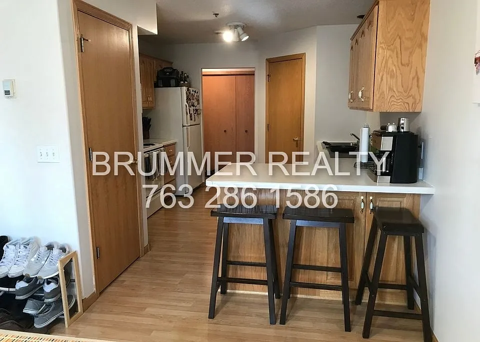 2 bed, $2,000 — Photo 2