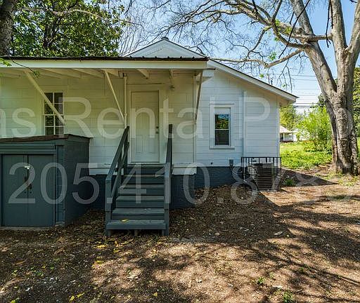 3rd image of 806 Magnolia Dr NW