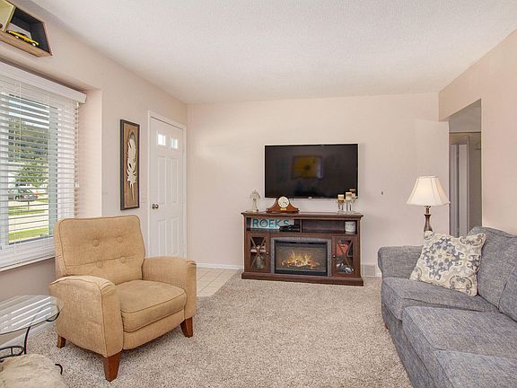 5th image of 3304 Sandcrest Ct SW